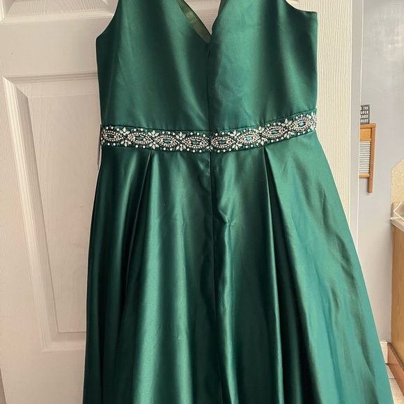 Beautiful prom dress - Picture 7 of 7